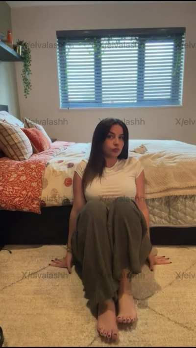 Pretty face with pretty toes