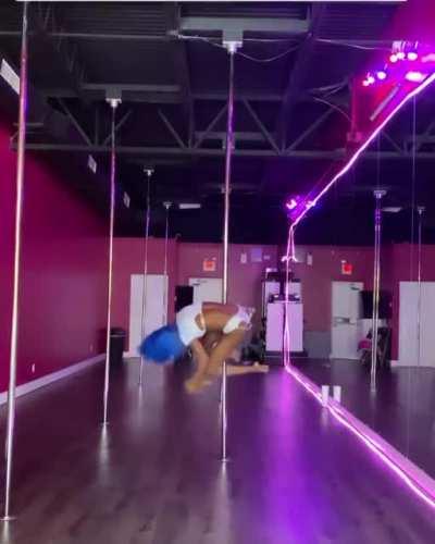 I’m so happy I can do this backflip without being scared 😱.