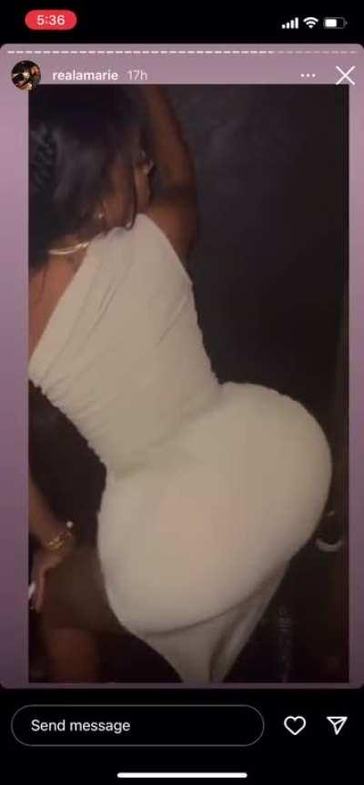Her niece again, her ass is so jiggly cant even cap😩😩😩