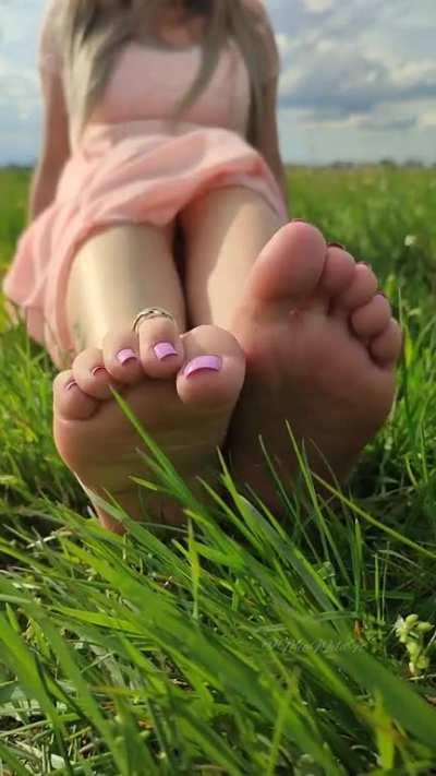 Finally it's warm enough for outdoor videos.💜Would you suck my toes right here? 