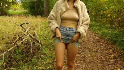 Flashing Pussy Near The Strangers