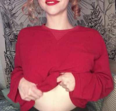 just a little red-lipped cutie dropping in! want me to leave my mark on you (;