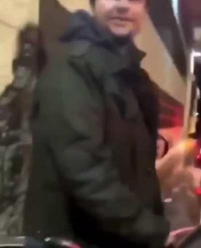 This is the kind of interhuman relations that we all miss in time of corona