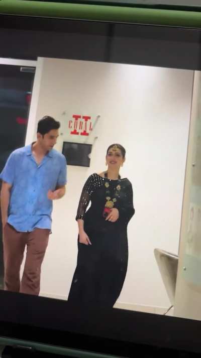 Who approved this shot?what’s manew? Also I find her so cringe😶