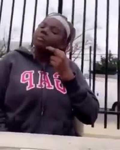 Lucian and Senna dissing and muting the racist sexist Draven/Pyke flaming enemy botlane before going 21/2/5 / 13/0/12 like the bad bitches they are 🖤