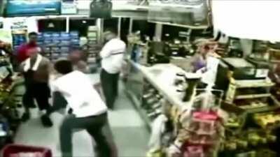 Ne zaman Hulk'un varlığını sorgularım, o vakit bu videoyu açarım ve derim ki gerçek olabilir mi? 25 numaralı adam sen hulk olabilir misin?