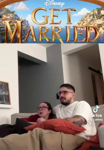 Man asks his girlfriend to marry him through a fake Disney trailer