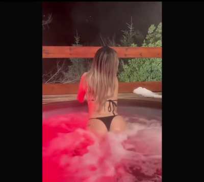 Δώρα με την κωλαρα της 💦🍑