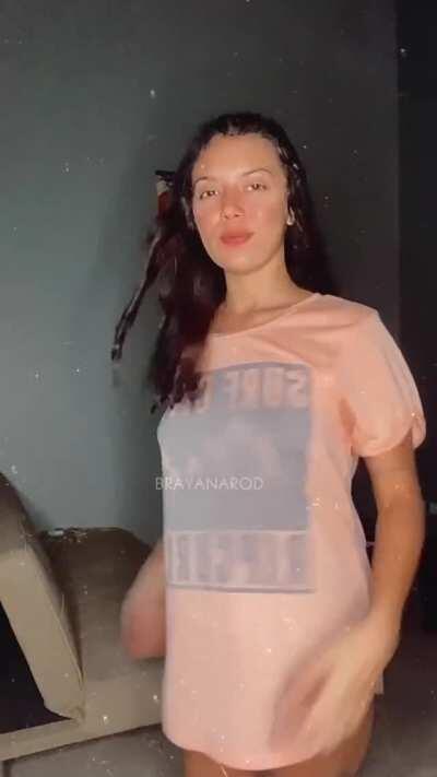 Who likes little brunette girls?