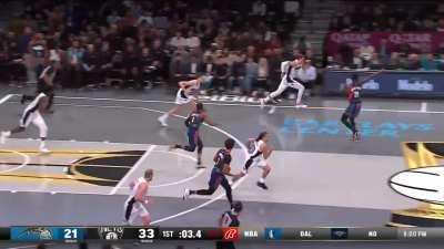 [Highlight] Franz Wagner is pure from half-court to end the 1st!