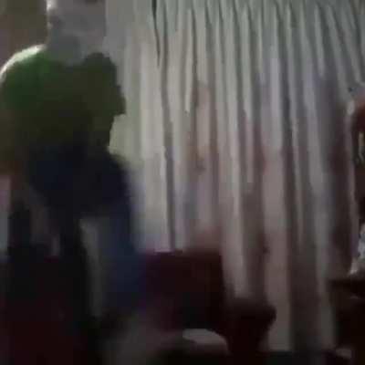 Se rompió los huevos el sinónimo.