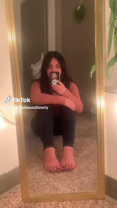 Beautiful latina toes