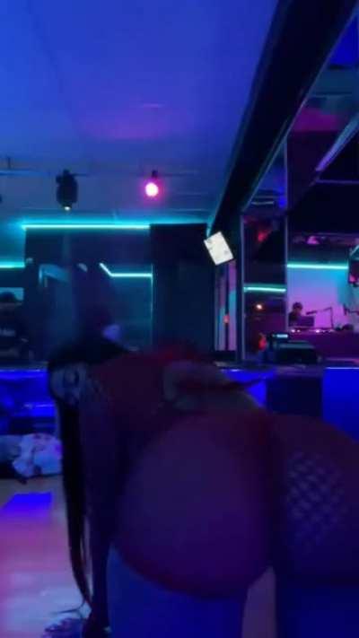 Different parts from a live I posted early in the page 🔥