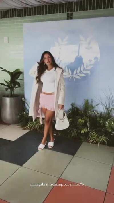 Posing in VS Pink #1 (IG story) 