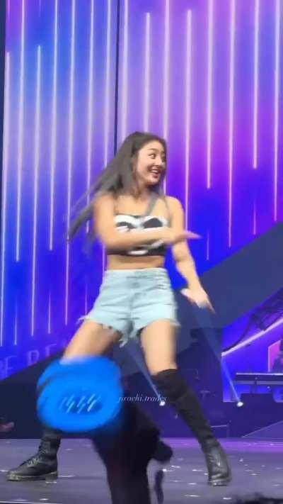 Jihyo LOA dance break
