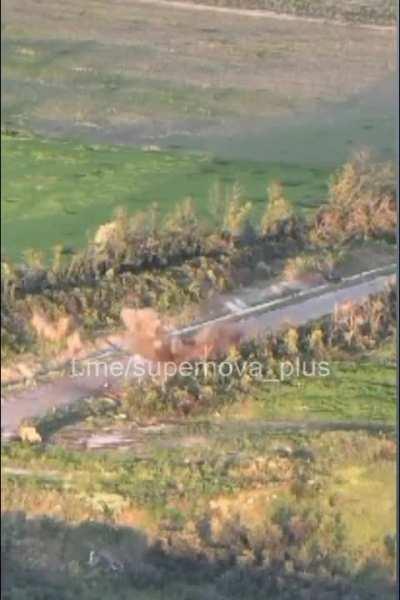 Ukrainian artillerymen hit two Russian vehicles near Bakhmut with one shot.