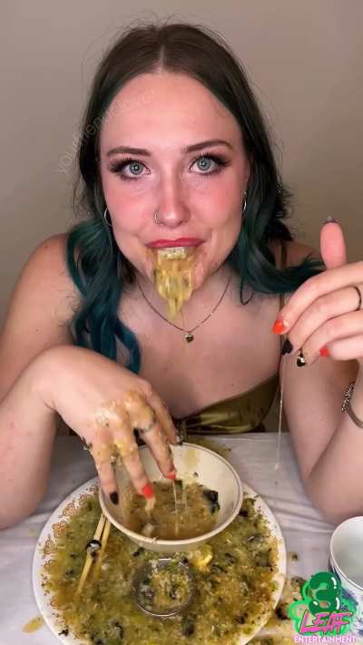 Would you go on this messy sushi date?