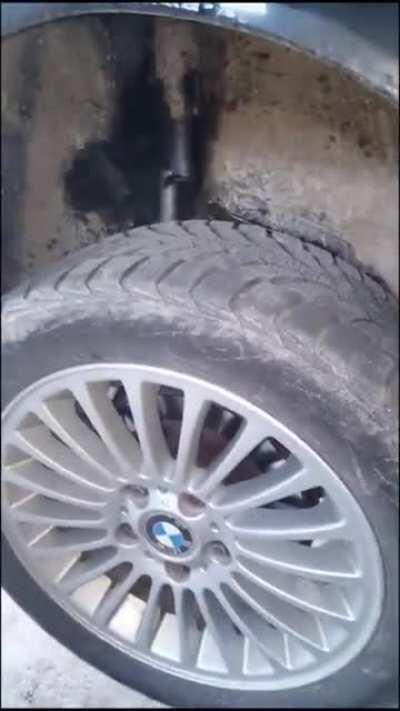 BMW nou, Snoop Dogg - Still D.R.E. pe fundal ...