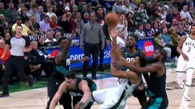 [Highlight] Giannis gets clotheslined twice on his way to the basket
