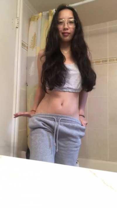 i think im kinda cute without makeup… and…. without pants