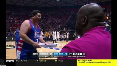 [Highlight] Shaq rejects Guillermo's kind offer of pizza because it's not Papa John's