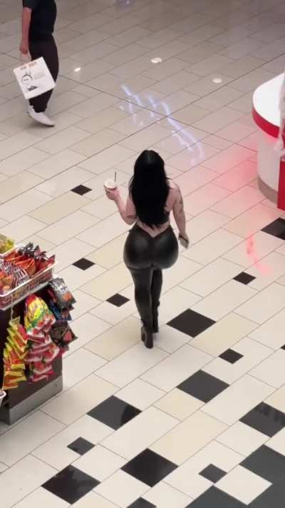 Are you following? 🖤🐇