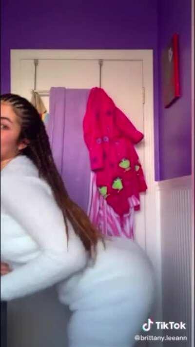 Jiggle that ass🍑🤤🔥