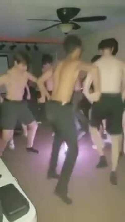 Eu quando chego numa festa dos meus amigos