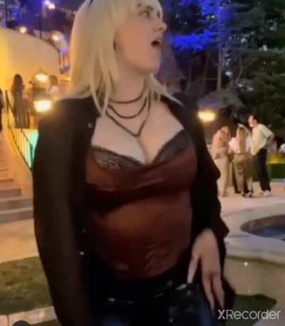 Billie slowdown jiggles