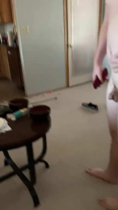 (6’4, 23m) My dad recorded me naked😳 What would you do if you saw me walking around like this?