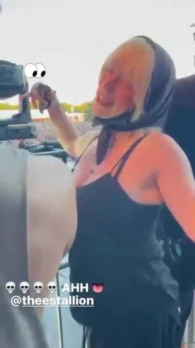 Billie Eilish jiggling her big TITS