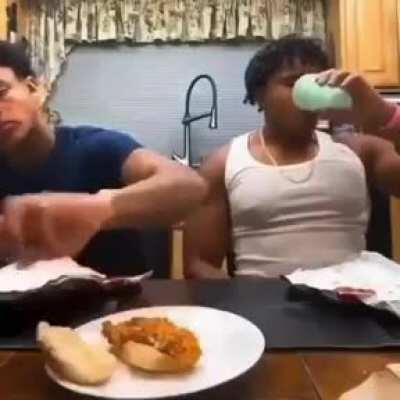 Lindos! Tira a música