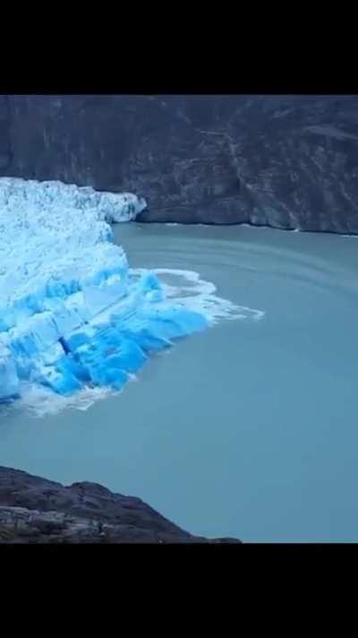 🔥 Rare footage of when an iceberg flips and a Blue Iceberg is formed