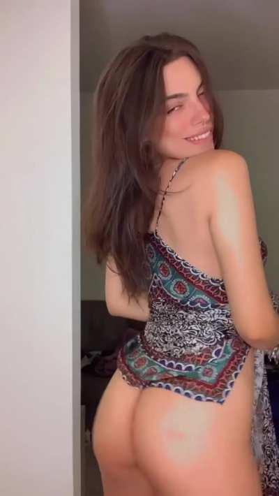 Jigglin for your morning boner :p