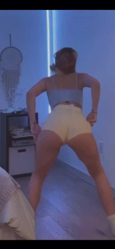 Faith Ordway shaking that fat juicy ass