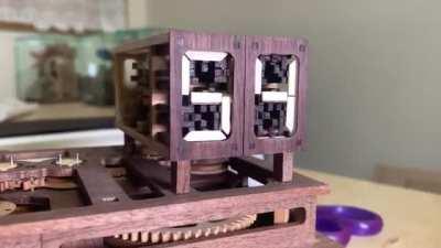 Охуительные часы из дерева