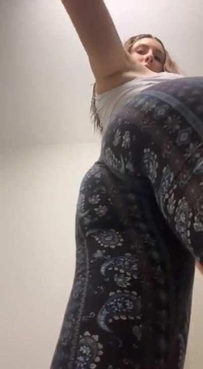 Do you like these pants on me? 🙈