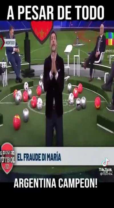 Periodistas deportivos periodiando