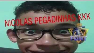 Vai gadinho adestrado punheteiro, vai lá vai, pede o link.