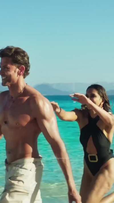 Deepika Padukone hot scene with Hrithik Roshan 