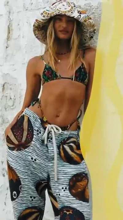 Candice Swanepoel: I guess cocks out for the sexy, perpetually naked MILF. Look at that ass swaying.