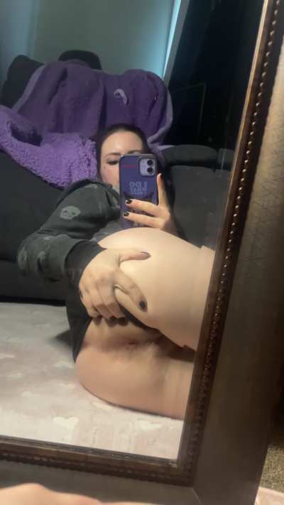 Watch me spread my ass (and my hole) and free this big toot 🥵🙈