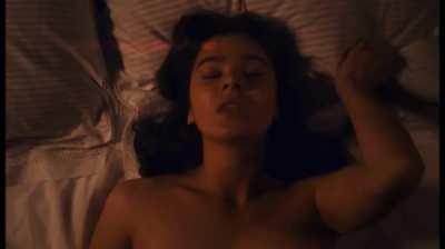 Hailee steinfeld getting eaten out is hot af