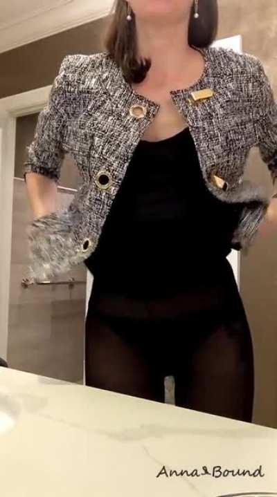 They didn't let women into this Club until the 80s...I like to show them what they were missing [Gif]