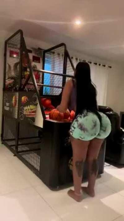 if WNBA girls were built like this the NBA would be going bankrupt