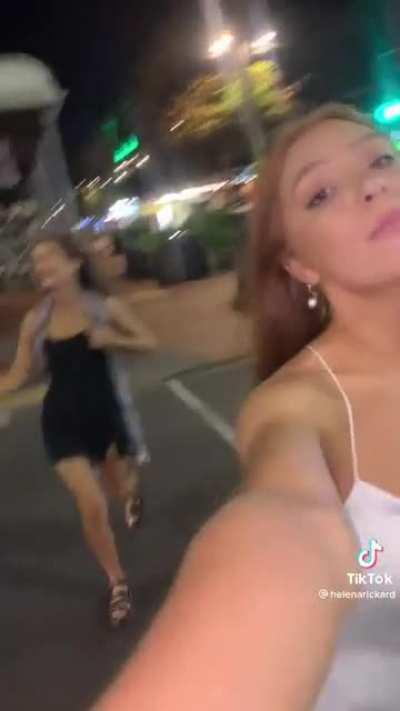 Wardrobe malfunction? @helenarickard