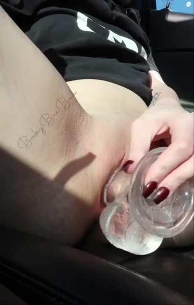 I’ll blow you in the front seat if you fuck me in the backseat 😈😈