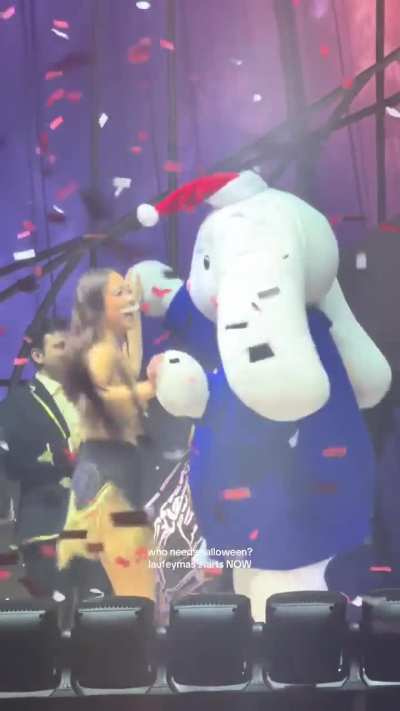 Laufey giving us christmas, giving us ass 🍑