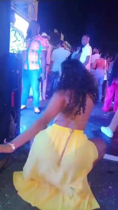 Shaking it (@melissa_maharajh)