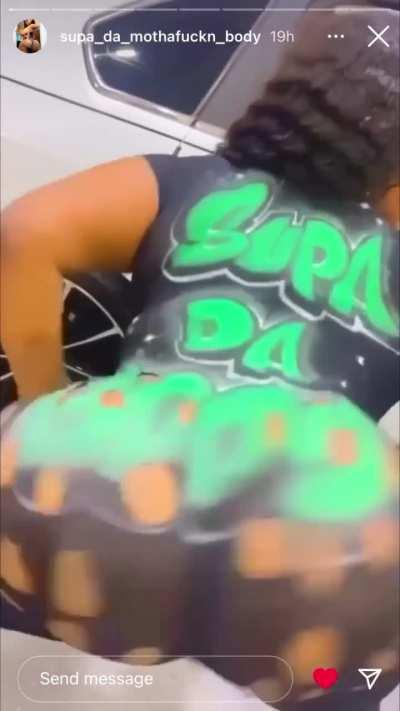 @supa_da_mothafuckn_body got a nice butt!